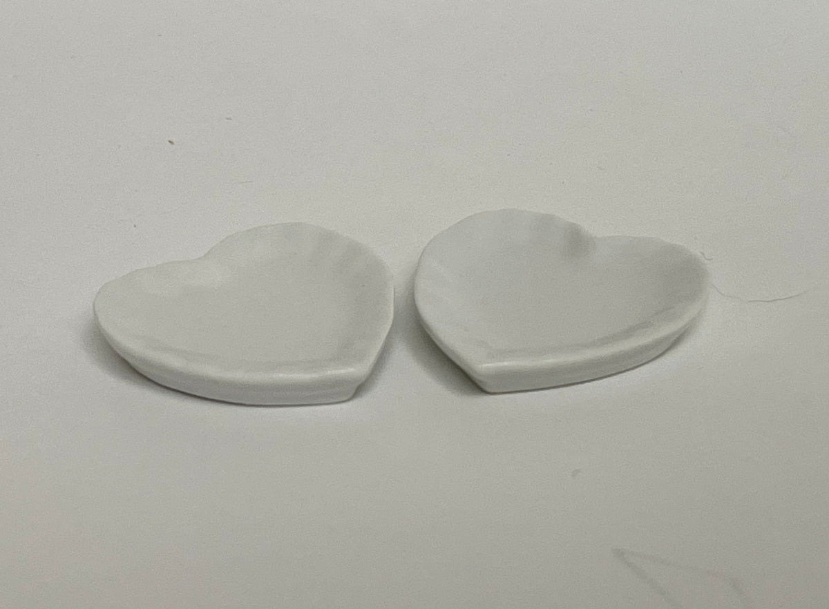 1:12 Scale Miniature Ceramic Heart Shaped Plates, Set of 2, 1-3/8 inch wide, DIY Dollhouse Supply (white)