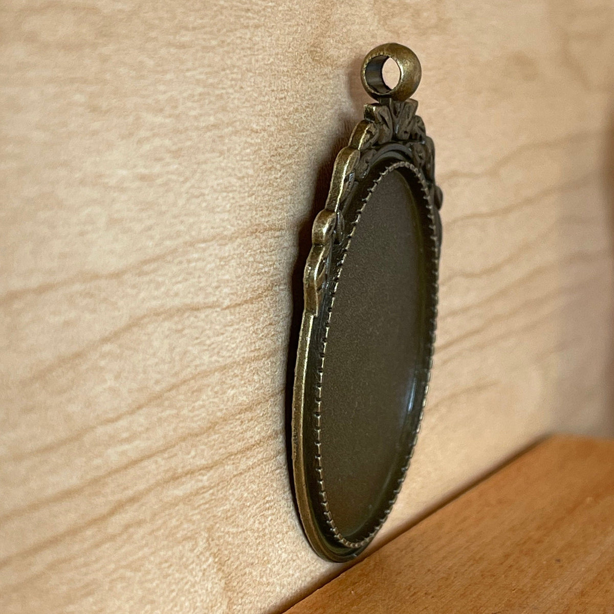 1:12 Scale Miniature Metal Ornate Oval Picture Frame with Leaf Crest and Hanging Ring, 2-3/16 inch tall, DIY Dollhouse Supply (bronze)