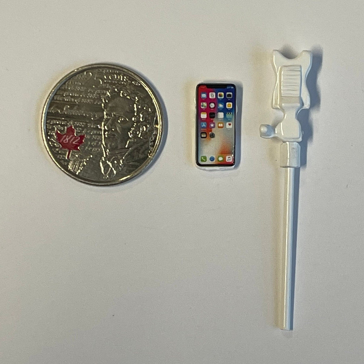 1:12 Scale Miniature Metal Selfie Sticks with Phones, Set of 2, 2-1/8 inch tall, DIY Dollhouse Supply (white)