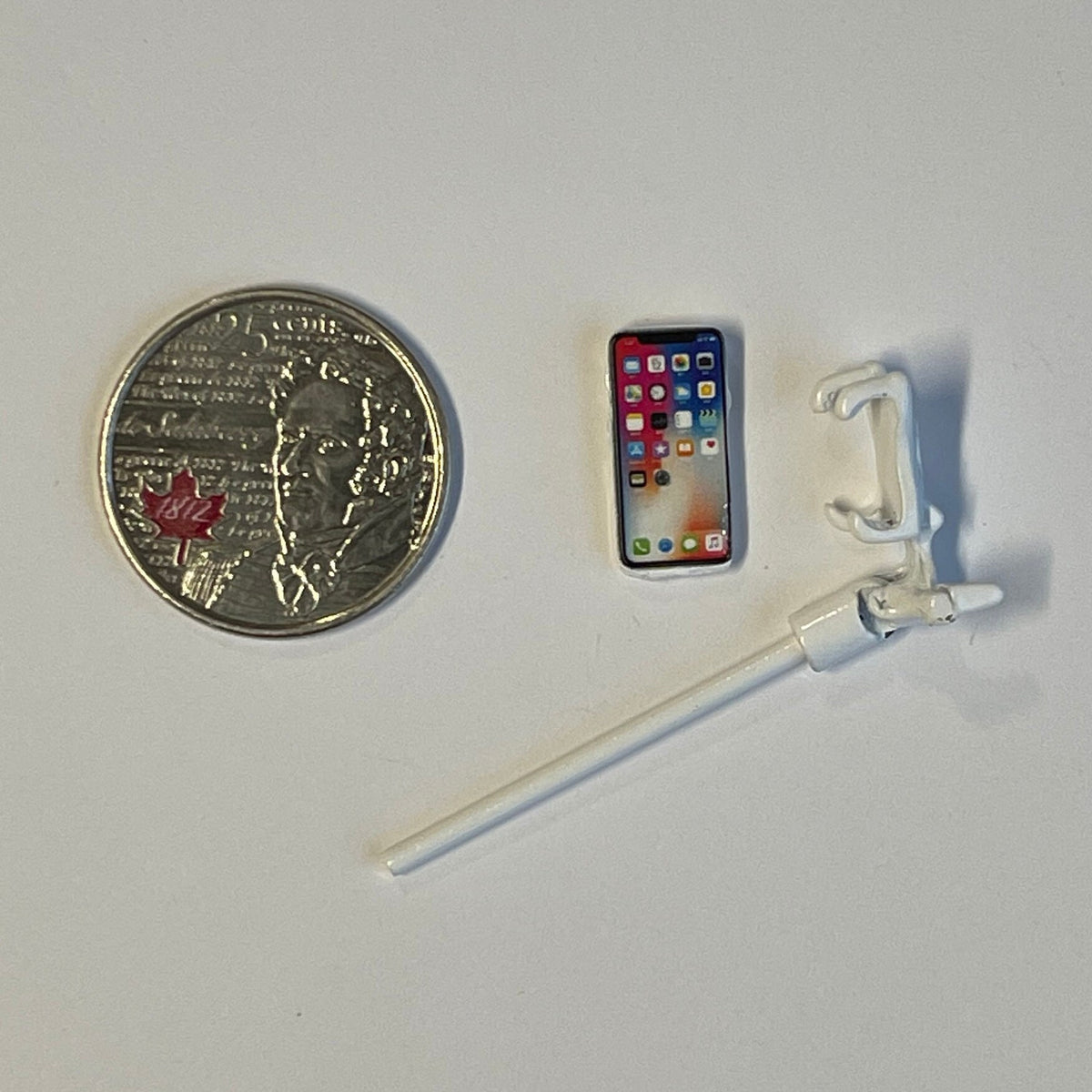 1:12 Scale Miniature Metal Selfie Sticks with Phones, Set of 2, 2-1/8 inch tall, DIY Dollhouse Supply (white)