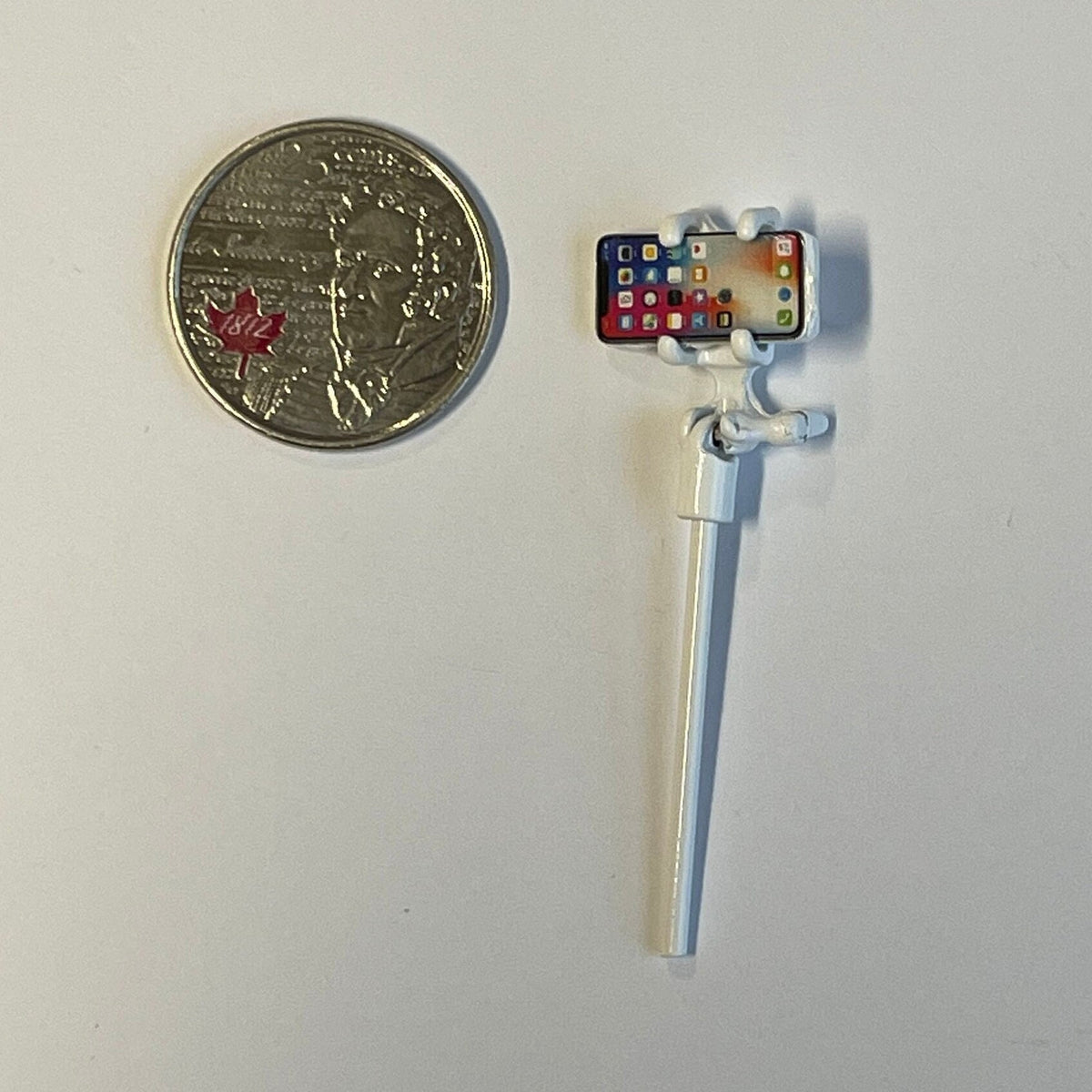 1:12 Scale Miniature Metal Selfie Sticks with Phones, Set of 2, 2-1/8 inch tall, DIY Dollhouse Supply (white)