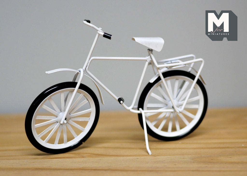 1:12 Miniature Metal Leisure Bicycle White and Black Bike with Fixed Handlebars and Pedals - G097