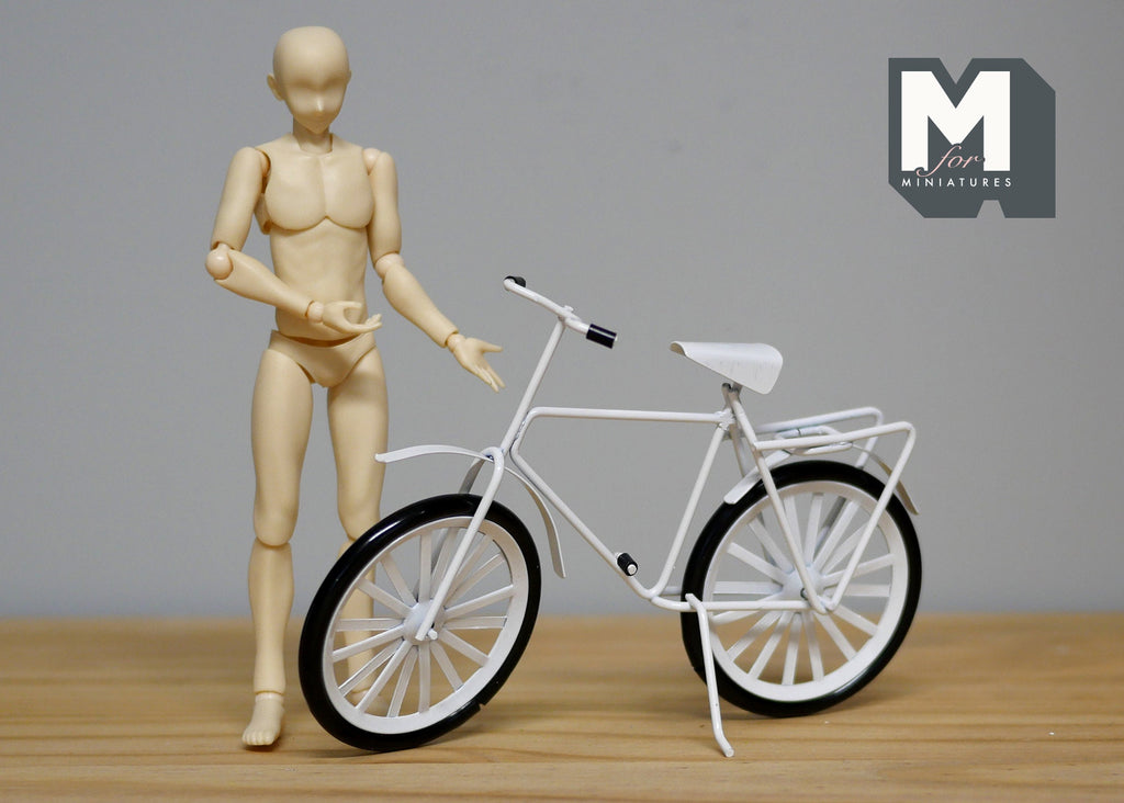 1:12 Miniature Metal Leisure Bicycle White and Black Bike with Fixed Handlebars and Pedals - G097