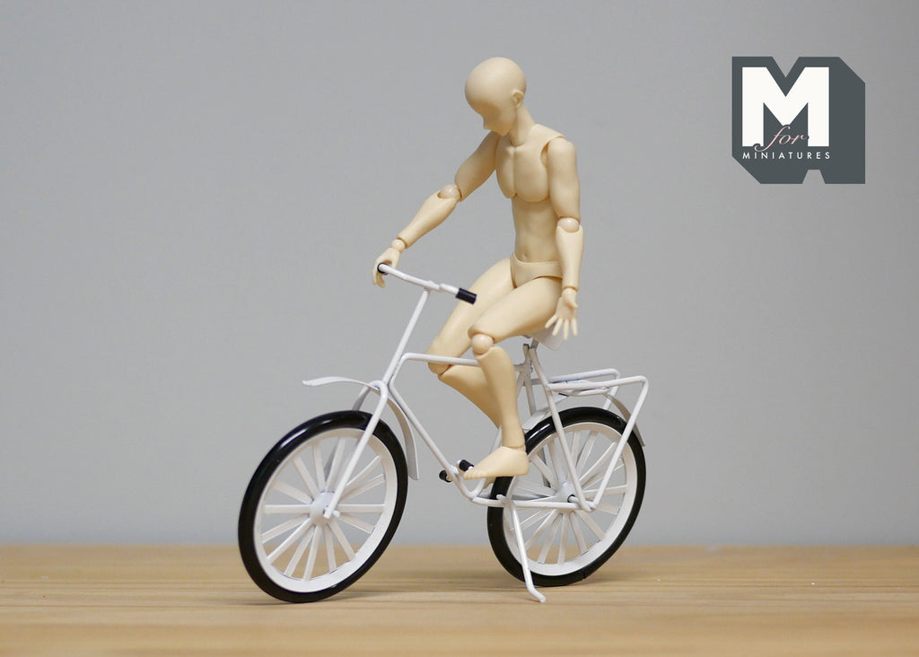 1:12 Miniature Metal Leisure Bicycle White and Black Bike with Fixed Handlebars and Pedals - G097