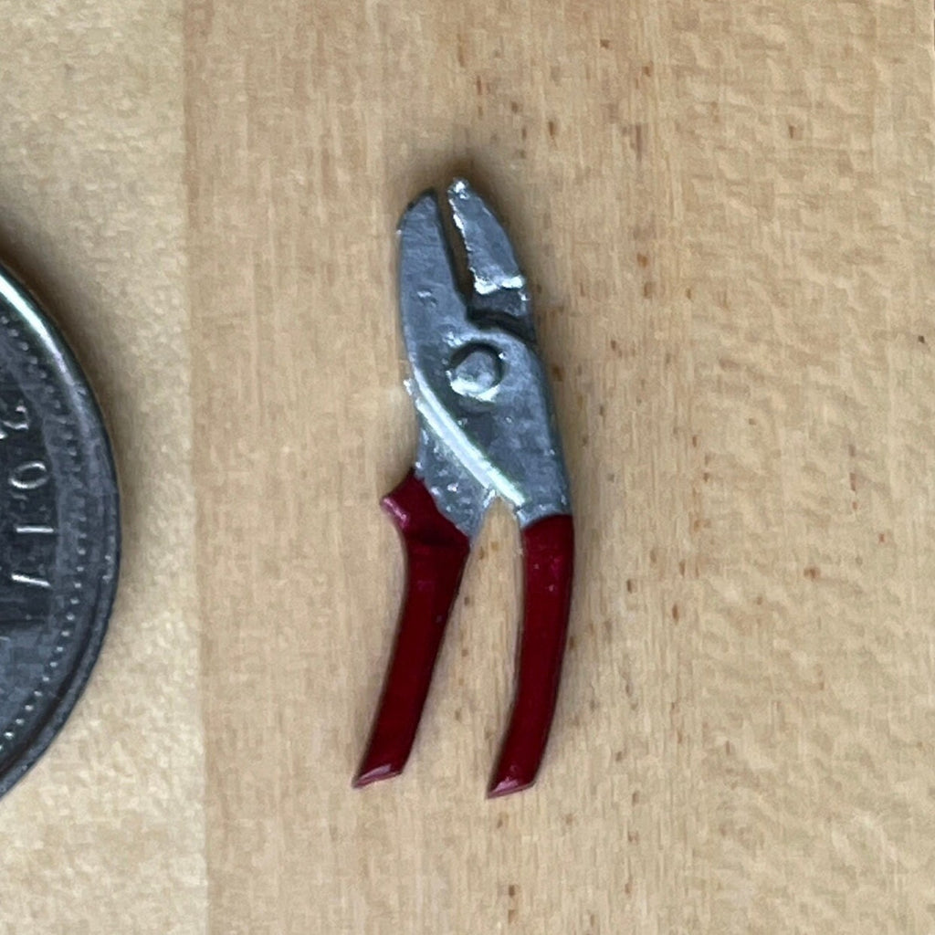 1:12 Scale Miniature Metal Pruning Shears, 13/16 inch long, DIY Dollhouse Supply (silver and dark red)