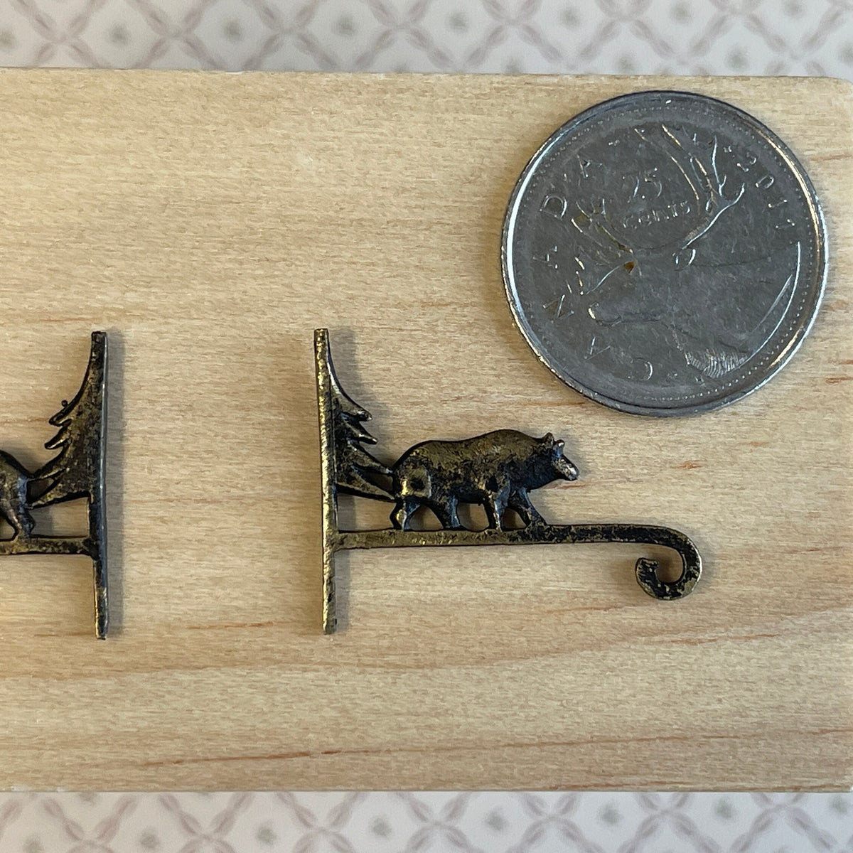 1:12 Scale Miniature Metal Wall Brackets with Bear and Tree Design, 1 Pair, 1-1/16 inch long, DIY Dollhouse Supply (antique bronze)