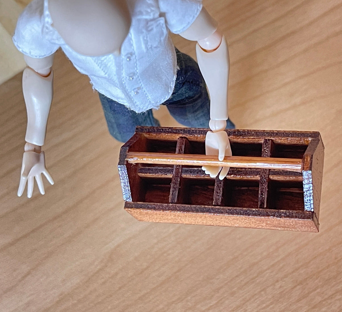 1:12 Scale Miniature Wood Garden Tool Caddy with Handle, 1-15/16 inch wide, DIY Dollhouse Supply (dark brown)