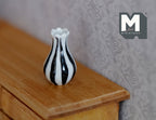 Randig miniatyrvas i keramik i skala 1:12, smal hals, 1-1/16 tum hög, DIY-tillbehör till dockskåp (vit och svart)