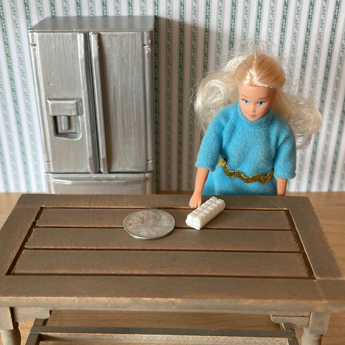 1:12 Scale Miniature Closed Egg Carton, 1 Dozen, 7/8 inch wide, DIY Dollhouse Supply (white)