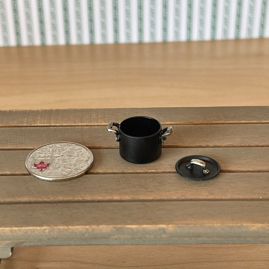 1:12 Scale Miniature Metal Cooking Pot with Lid and Handles, 9/16 inch dia., DIY Dollhouse Supply (black) (small)