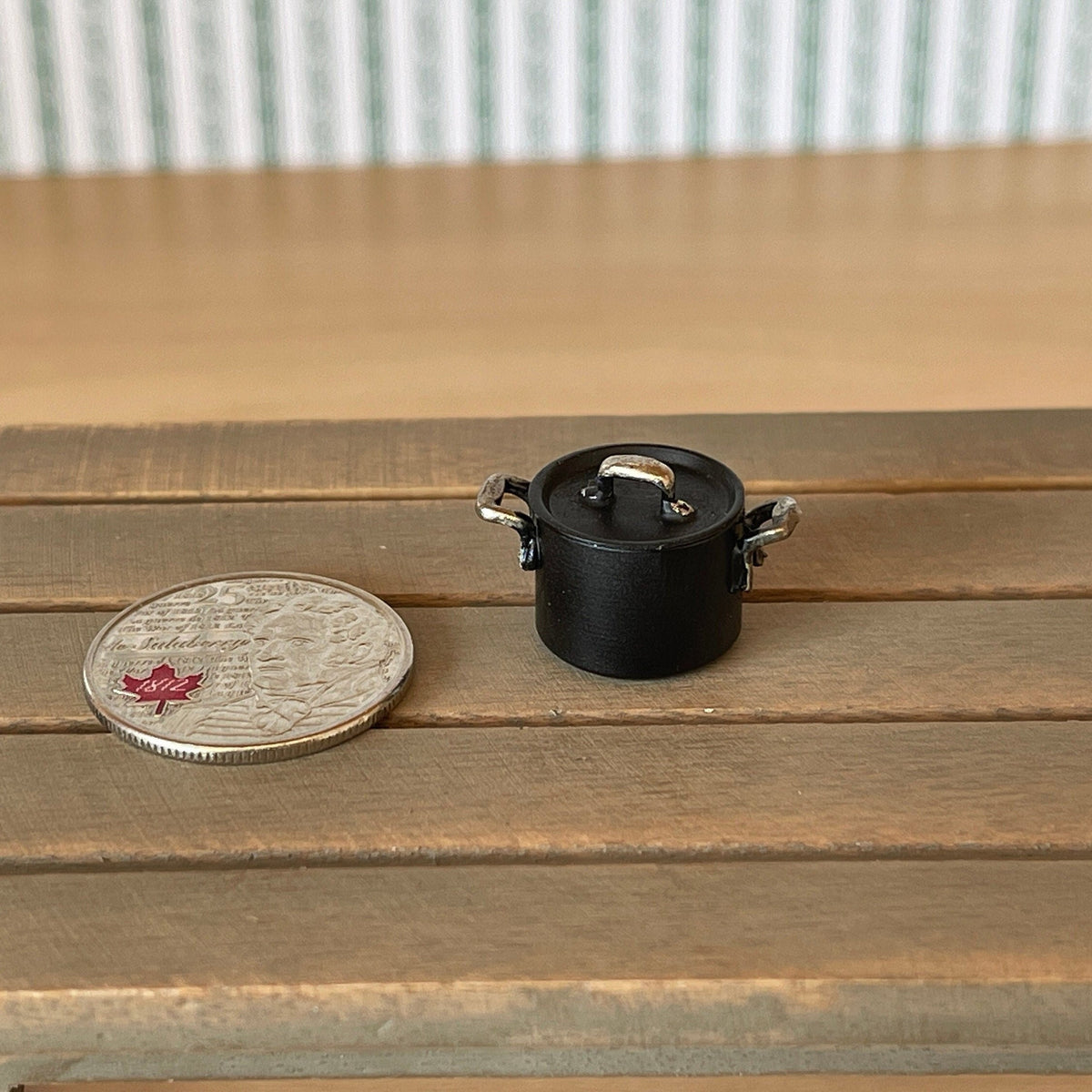 1:12 Scale Miniature Metal Cooking Pot with Lid and Handles, 9/16 inch dia., DIY Dollhouse Supply (black) (small)