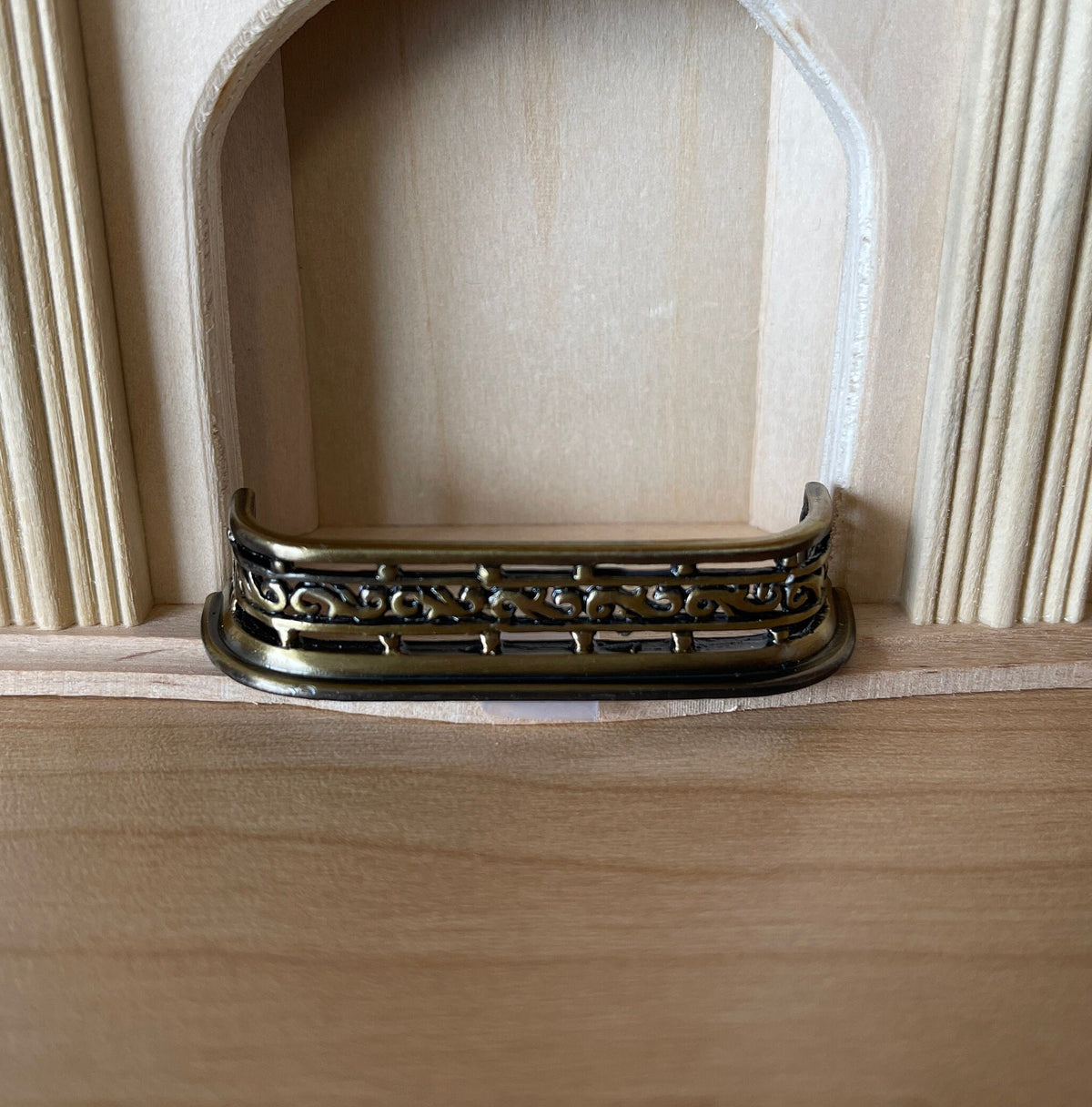 1:12 Scale Miniature Metal Fireplace Fender with Curved Ends, 2-1/2 inch wide, DIY Dollhouse Supply (antique brass)
