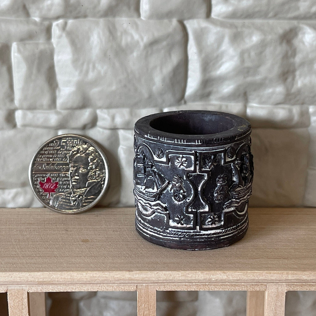 Jardinière ronde noire miniature à l'échelle 1:12, relief de voilier blanc, 3 cm de hauteur, fourniture pour maison de poupée DIY (résine moulée)