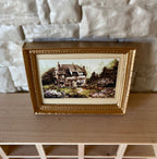 Peinture de jardin de cottage miniature à l'échelle 1:12 dans un cadre orné, 7,1 cm de large, fourniture pour maison de poupée DIY (doré)