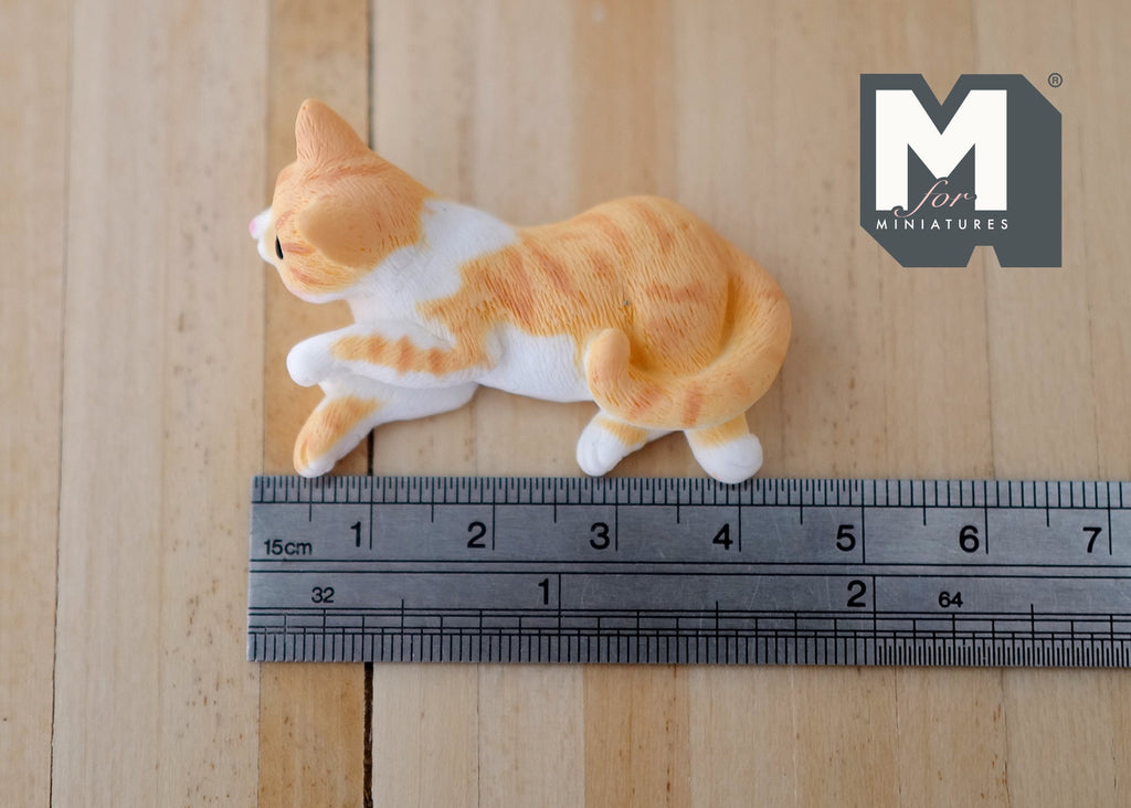 1:12 Scale Miniature Lying Cat, 1-3/4 inch long, DIY Dollhouse Supply (ginger and white)