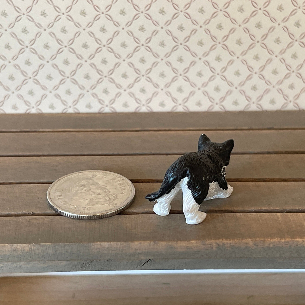 1:12 Scale Miniature Crouching Cat, Stalking, 1-1/8 inch long, DIY Dollhouse Supply (black and white) (style C)