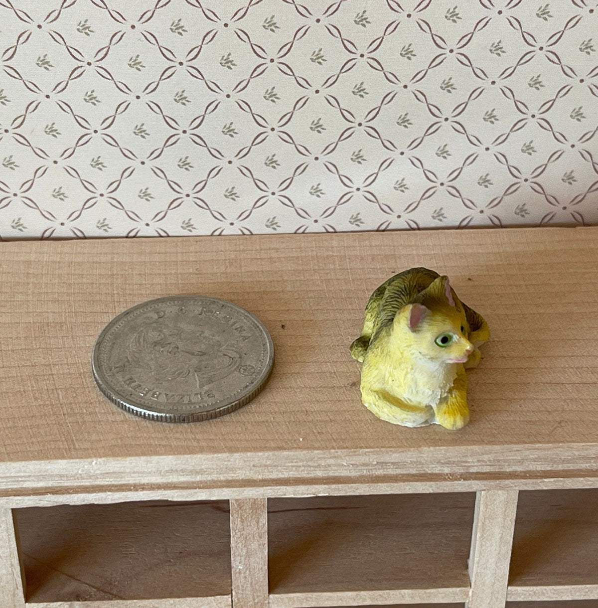 1:12 Scale Miniature Lying Tabby Cat, 1 inch long, DIY Dollhouse Supply (tan) (style A)