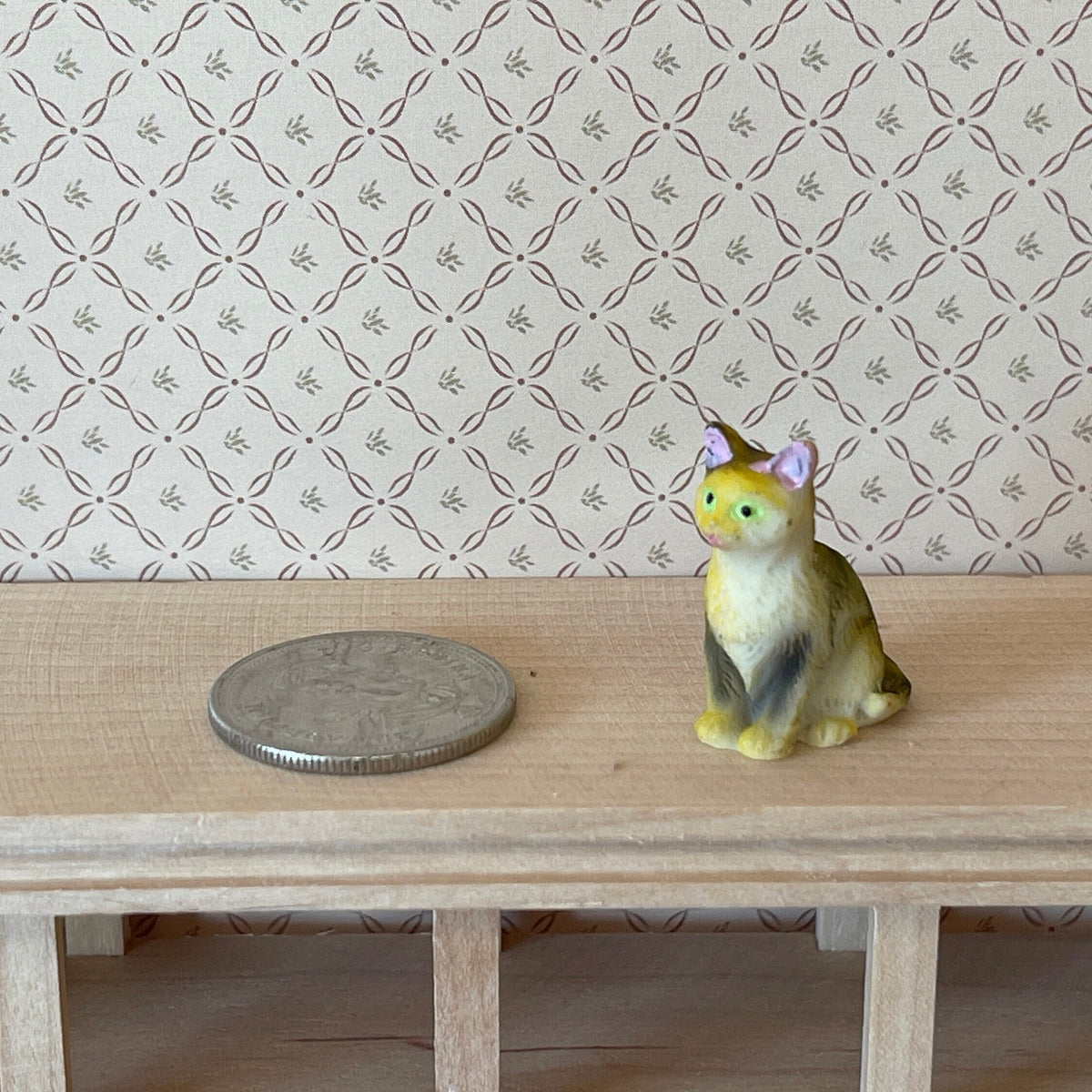 1:12 Scale Miniature Sitting Tabby Cat, 1 inch tall, DIY Dollhouse Supply (tan) (style B)