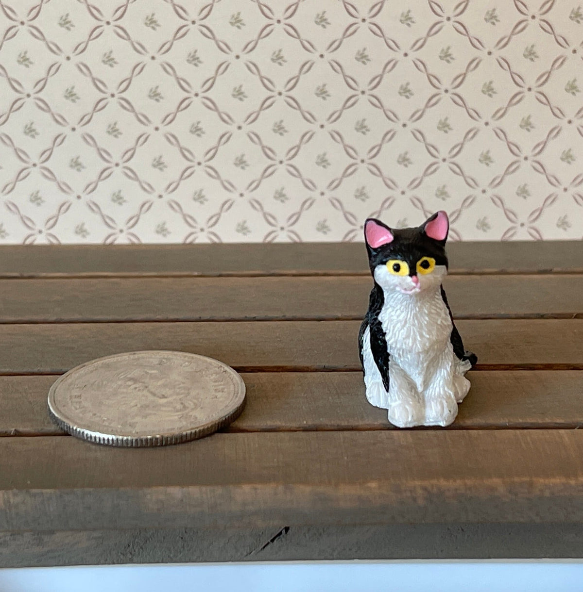 1:12 Scale Miniature Sitting Cat, Upright, 1 inch tall, DIY Dollhouse Supply (black and white) (style B)