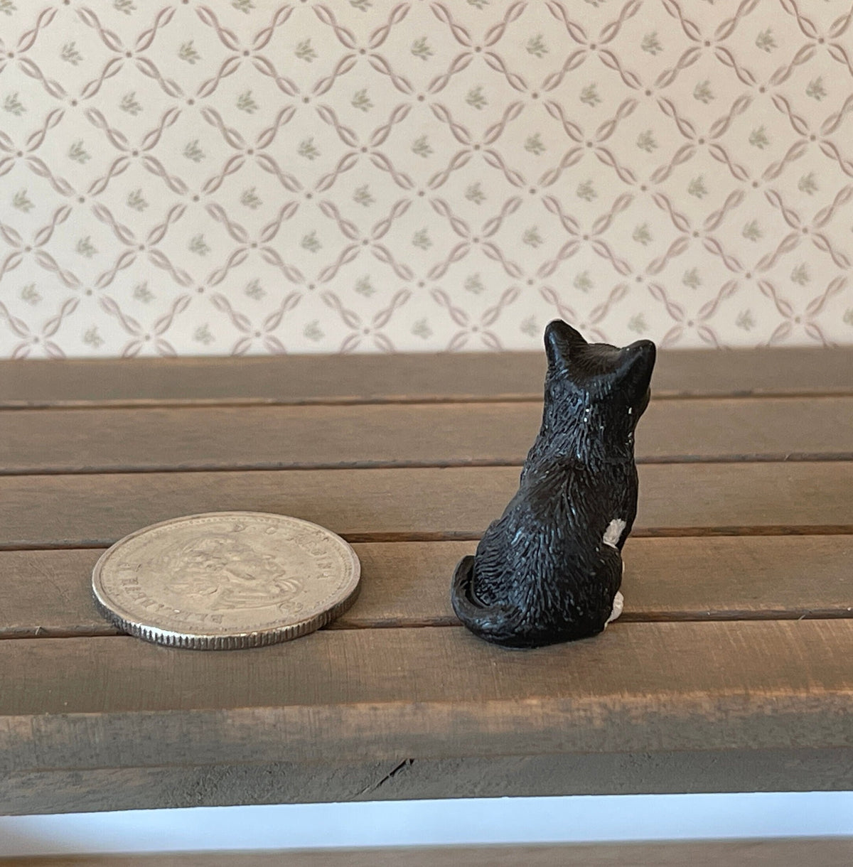 1:12 Scale Miniature Sitting Cat, Upright, 1 inch tall, DIY Dollhouse Supply (black and white) (style B)