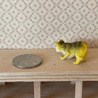 Chat tigré miniature à l'échelle 1:12, 2,8 cm de long, fourniture pour maison de poupée DIY (marron et jaune) (style C)