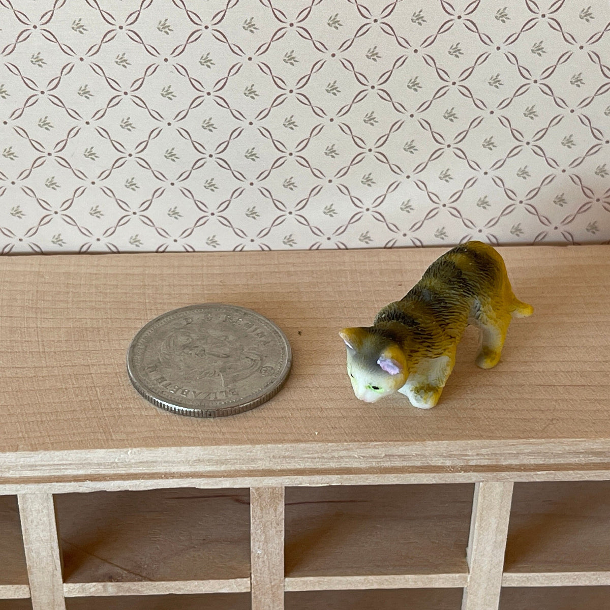 1:12 Scale Miniature Walking Tabby Cat, 1-1/8 inch long, DIY Dollhouse Supply (brown and yellow) (style C)