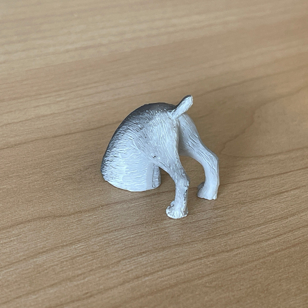 1:12 Miniature Digging Dog - C072