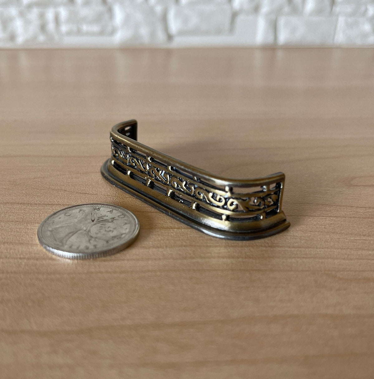 1:12 Scale Miniature Metal Fireplace Fender with Curved Ends, 2-1/2 inch wide, DIY Dollhouse Supply (antique brass)