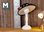 Miniature de chapeau canot à l’échelle 1:12 avec support, ruban et bordure fleurie, hauteur de 2-3/8 pouces, accessoire de maison de poupée à monter soi-même (fixe) (noir)