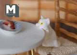 1:12 Dollhouse Supplies Miniature Hungry White Cat 1 12th pet - F104