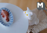 1:12 Dollhouse Supplies Miniature Hungry White Cat 1 12th pet - F104