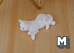 Chat miniature en résine à l'échelle 1:12, allongé et étiré, 4,5 cm (1-3/4 pouce) de long, accessoire pour maison de poupée DIY (blanc)