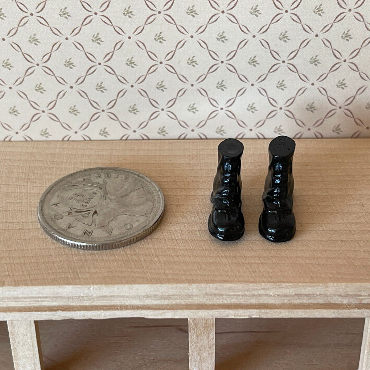 1:12 Scale Miniature Children's Lace Up Boots, Pair, 11/16 inch long, DIY Dollhouse Supply (black)