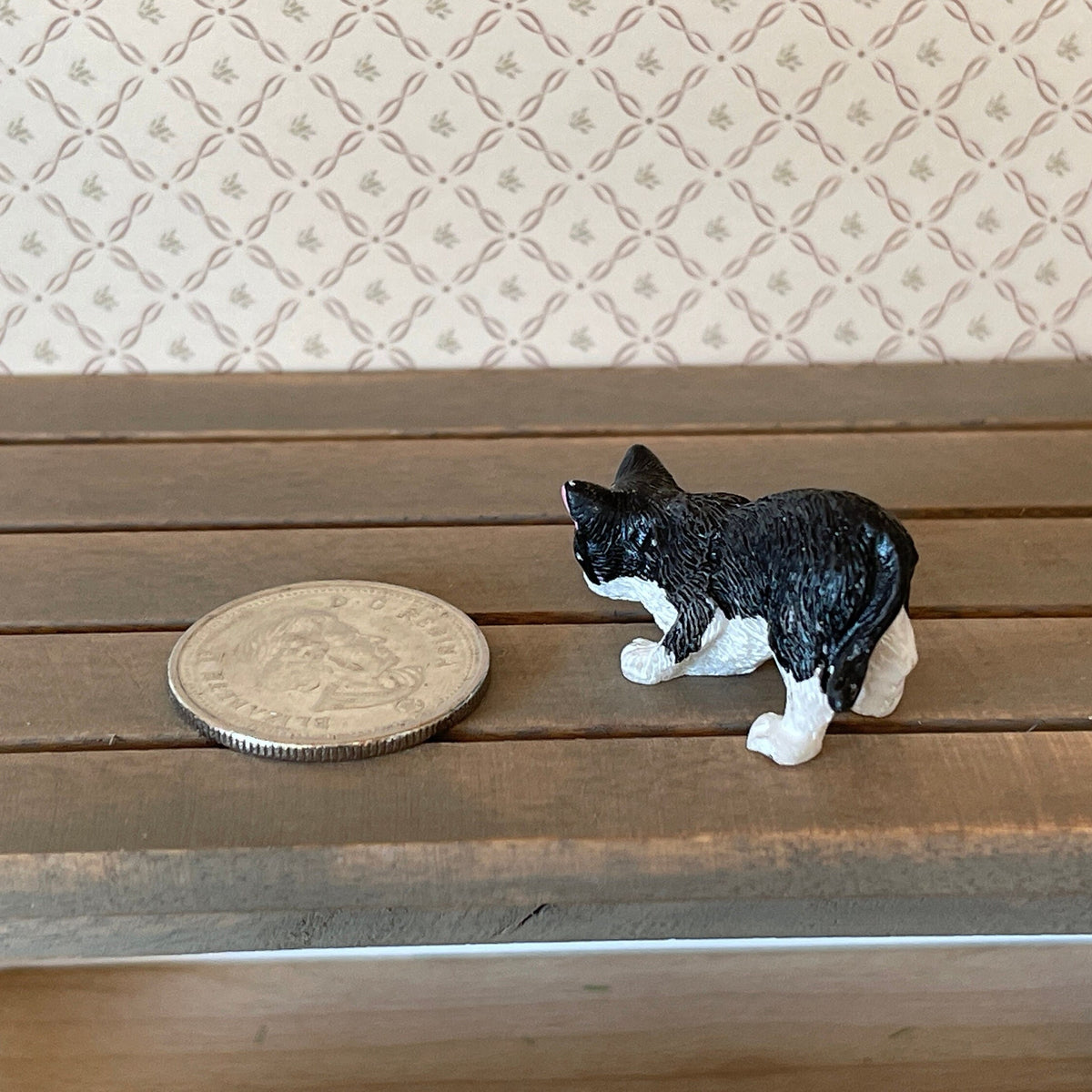 1:12 Scale Miniature Crouching Cat, Stalking, 1-1/8 inch long, DIY Dollhouse Supply (black and white) (style C)