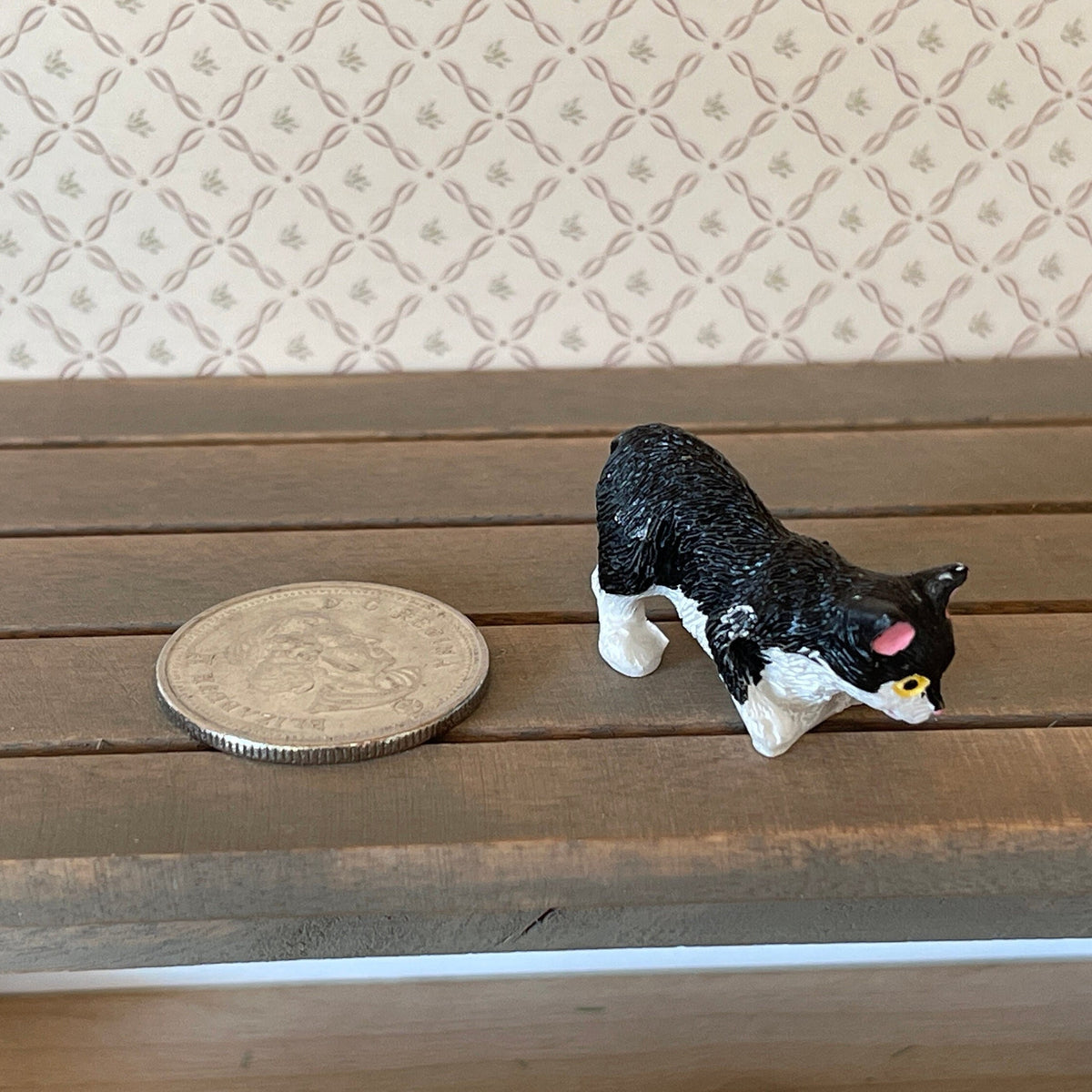 1:12 Scale Miniature Crouching Cat, Stalking, 1-1/8 inch long, DIY Dollhouse Supply (black and white) (style C)
