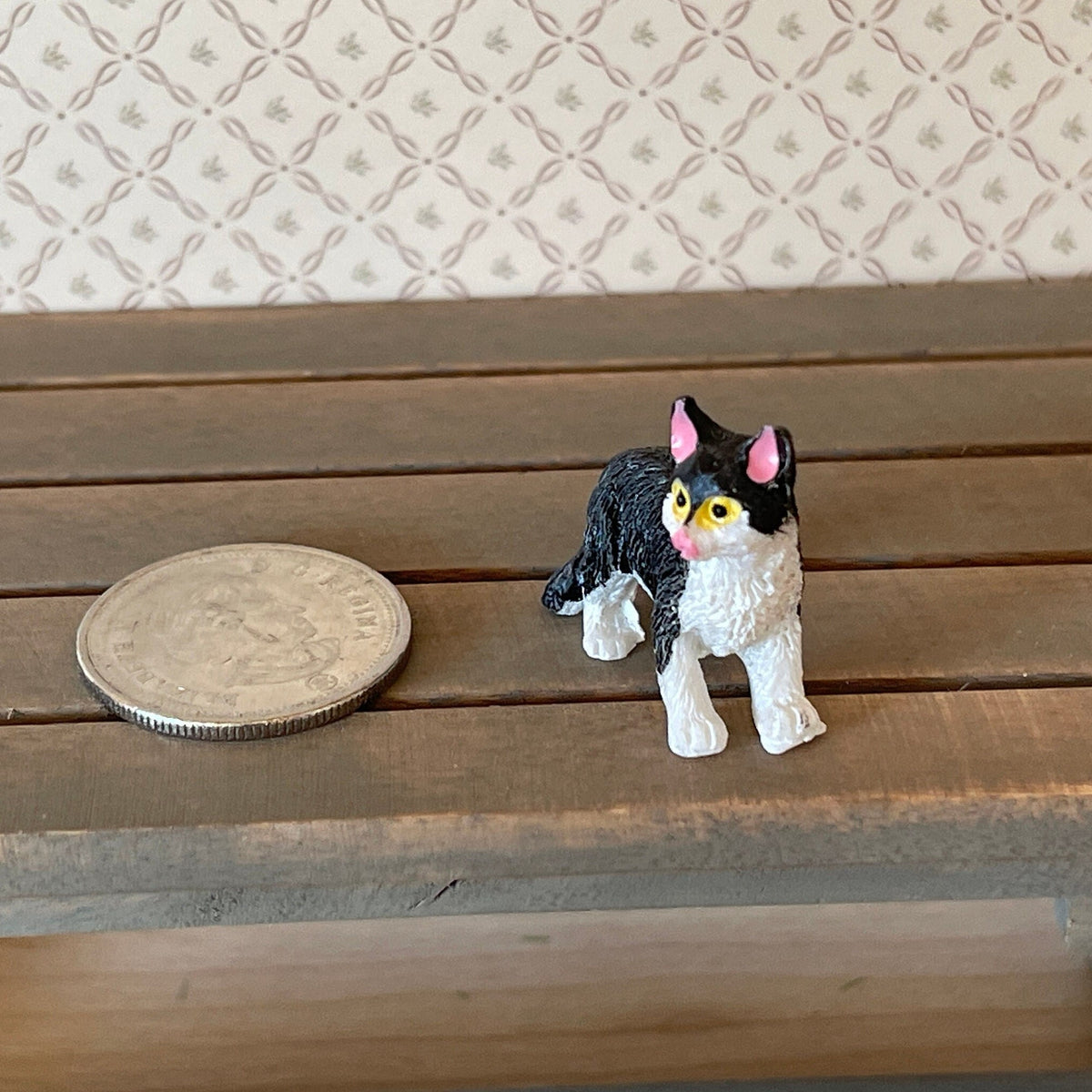 1:12 Scale Miniature Sitting Cat, 15/16 inch tall, DIY Dollhouse Supply (black and white) (style E)