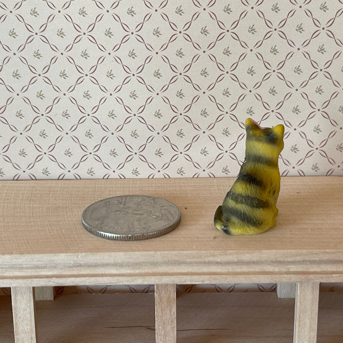 1:12 Scale Miniature Sitting Tabby Cat, 1 inch tall, DIY Dollhouse Supply (tan) (style B)