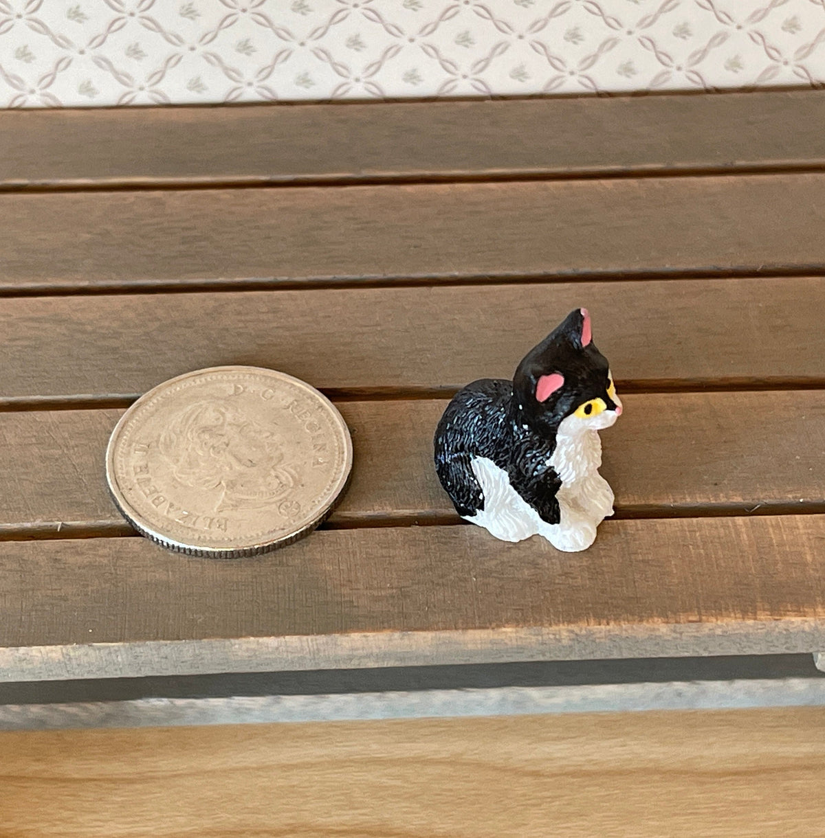 1:12 Scale Miniature Sitting Cat, Upright, 1 inch tall, DIY Dollhouse Supply (black and white) (style B)