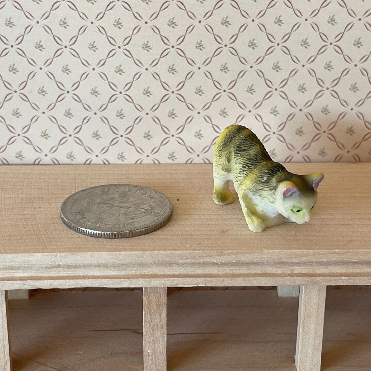 1:12 Scale Miniature Walking Tabby Cat, 1-1/8 inch long, DIY Dollhouse Supply (brown and yellow) (style C)
