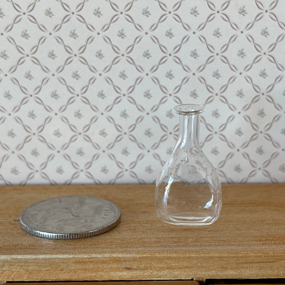 Dollhouse Supplies Miniature Vase , Glass Wine Decanter , Flask , 1:12 Scale (Made with glass) - B064