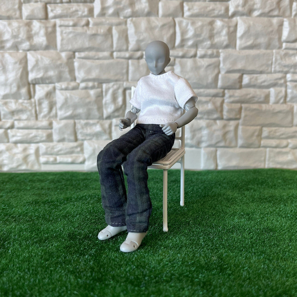 Chaise de jardin miniature en métal à l'échelle 1:12, dossier orné, 7,9 cm (3-1/8 pouces) de hauteur, fournitures pour maison de poupée DIY (blanc)