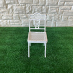 Chaise de jardin miniature en métal à l'échelle 1:12, dossier orné, 7,9 cm (3-1/8 pouces) de hauteur, fournitures pour maison de poupée DIY (blanc)