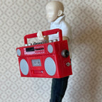 Radio cassette portable miniature à l'échelle 1:12 avec cassette, 5,2 cm de large, accessoire pour maison de poupée DIY (rouge)