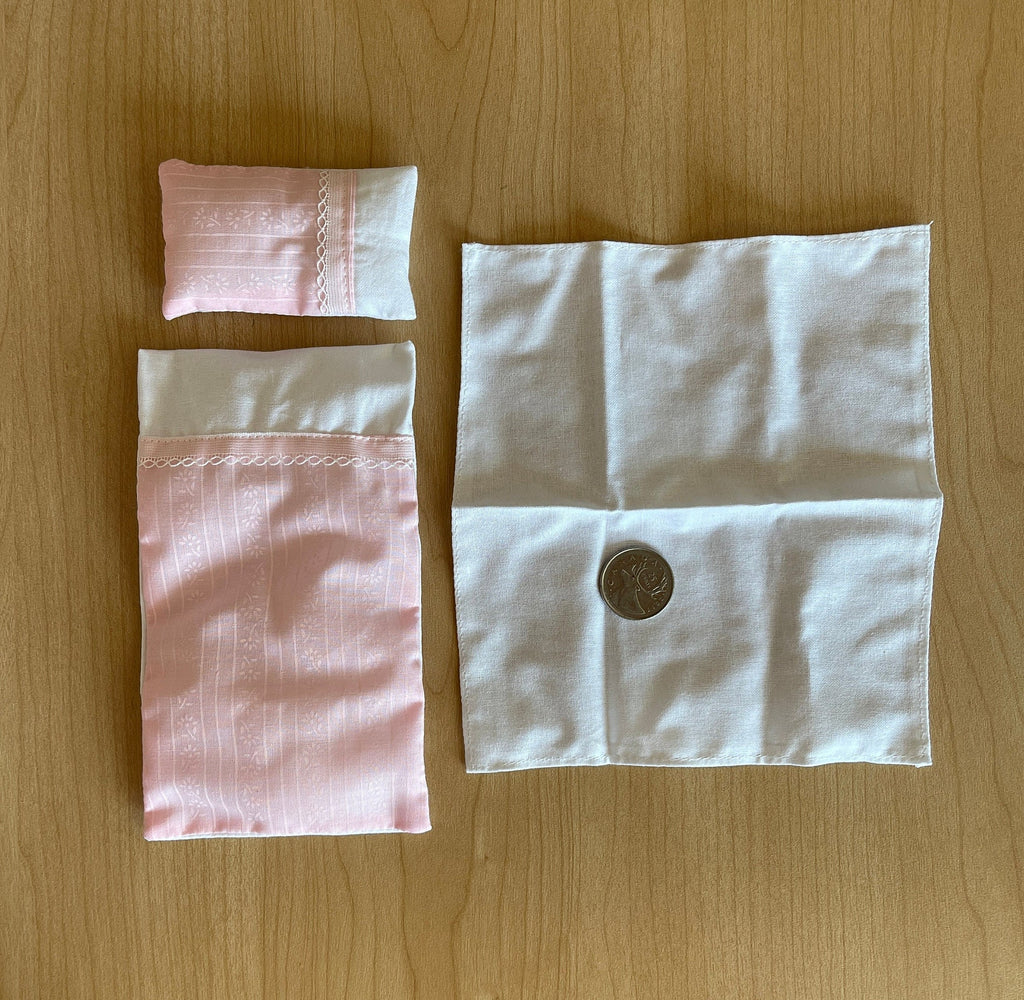 Dollhouse Single Bedding Set with Pillow Comforter and Cover Sheet , 1:12 Scale Miniature Bed Topper , Coverlet , Coverlet , Bedspread B013