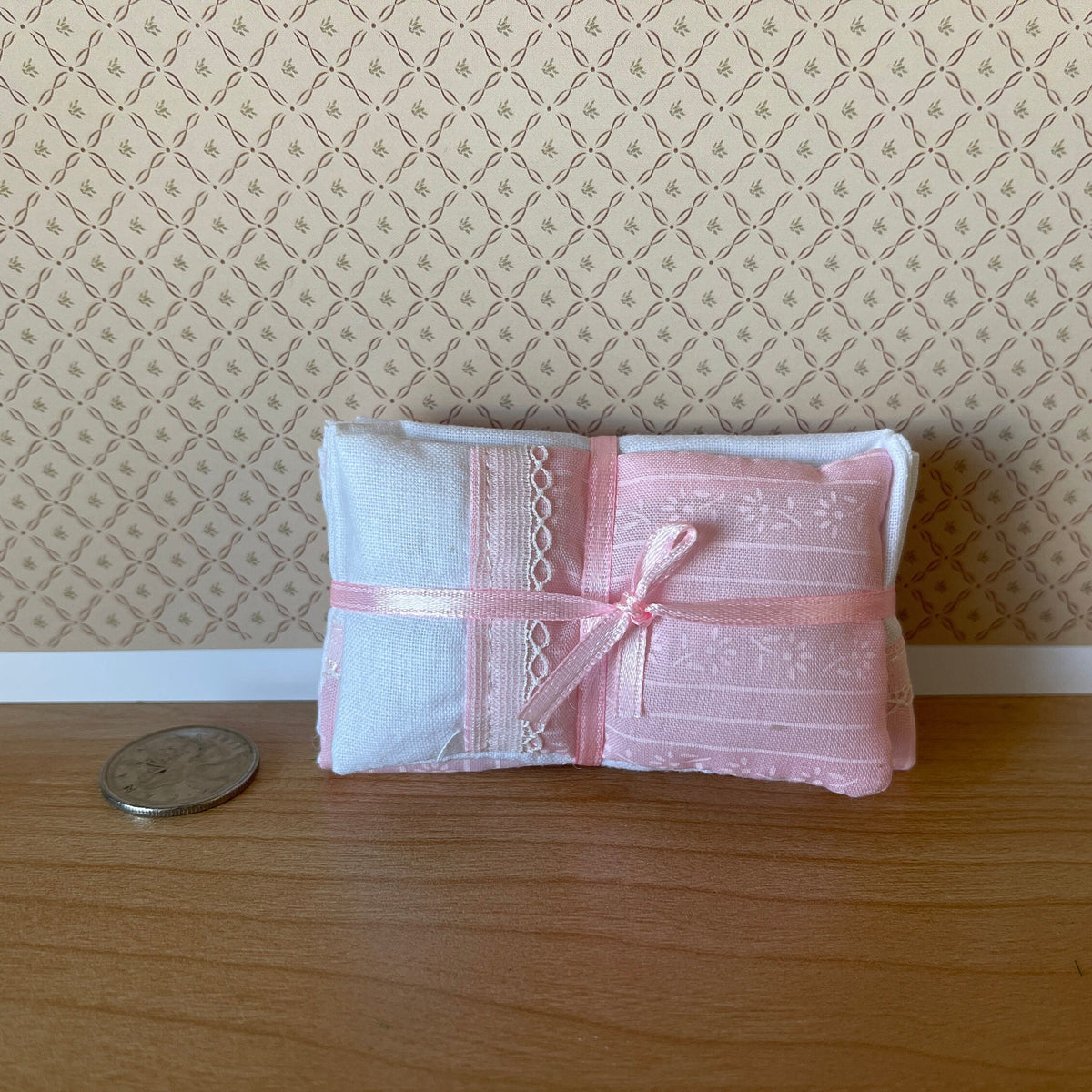 Dollhouse Single Bedding Set with Pillow Comforter and Cover Sheet , 1:12 Scale Miniature Bed Topper , Coverlet , Coverlet , Bedspread B013