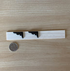 Étagère murale miniature en bois à l'échelle 1:12 avec supports en métal à volutes et clous, 16 cm de long, fournitures pour maison de poupée DIY