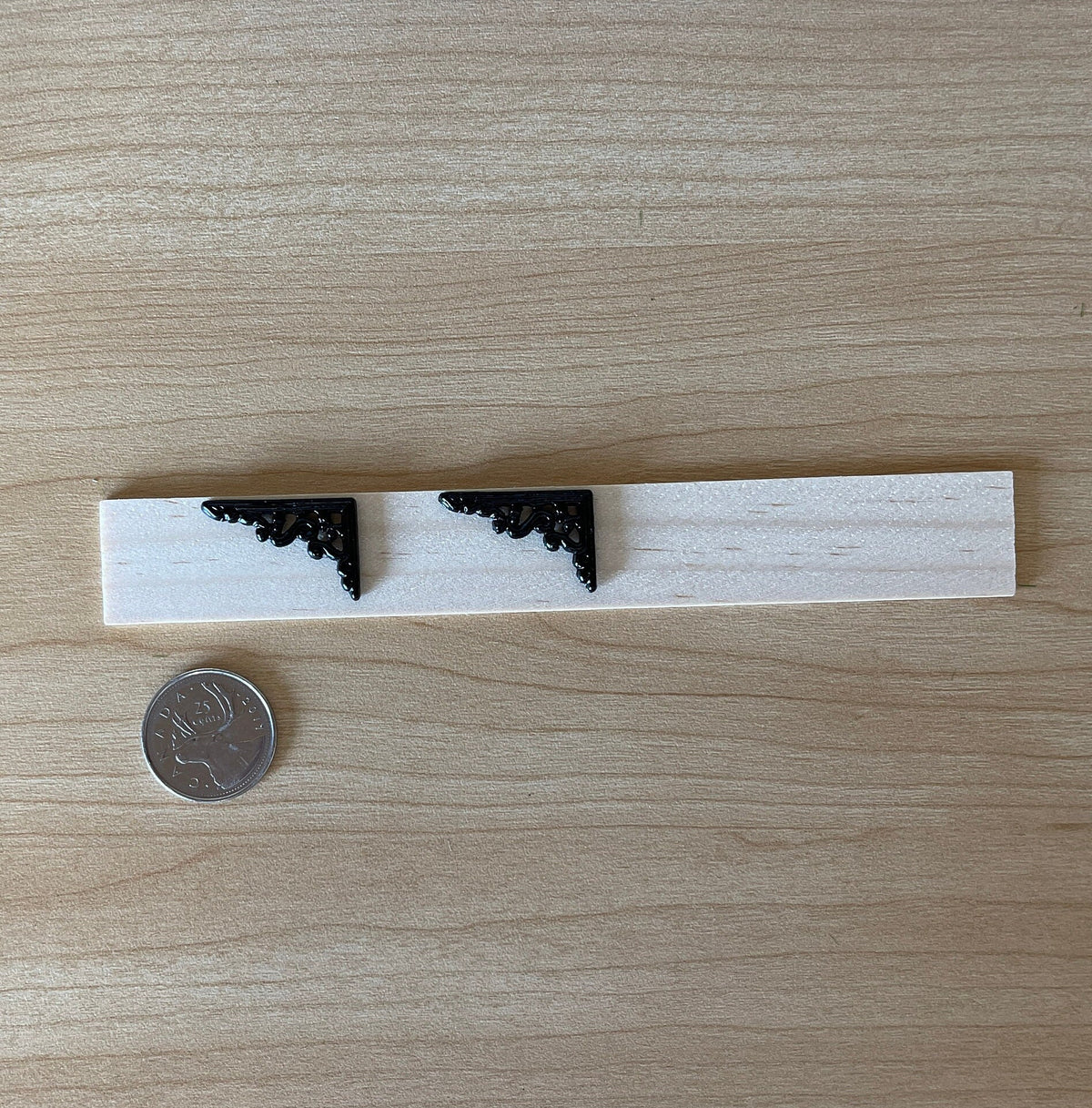 1:12 Scale Miniature Wood Wall Shelf with Scroll Metal Brackets and Nails, 6-5/16 inch long, DIY Dollhouse Supply