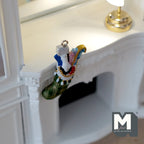 Miniature fyldt julesok med ophængsløkke i skala 1:12, 1-7/8 inch høj, gør-det-selv-materiale til dukkehus (støbt resin) (grøn)