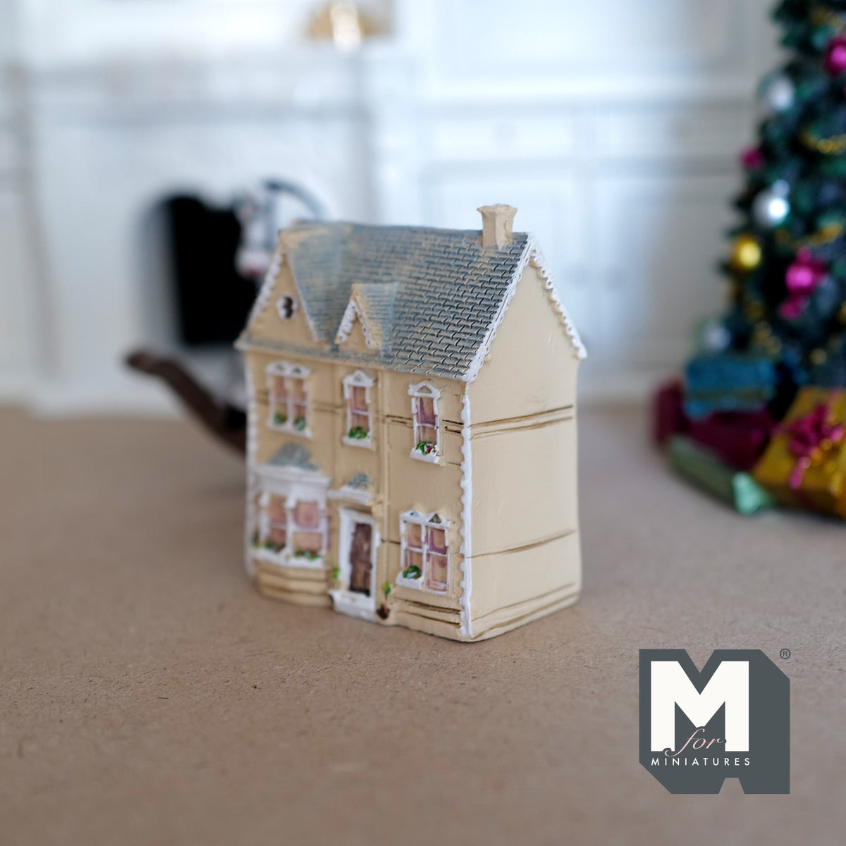 1:144 Scale Miniature Resin Georgian Dollhouse Model, House in a House, 2-3/4 inch tall, DIY Dollhouse Supply (cream)