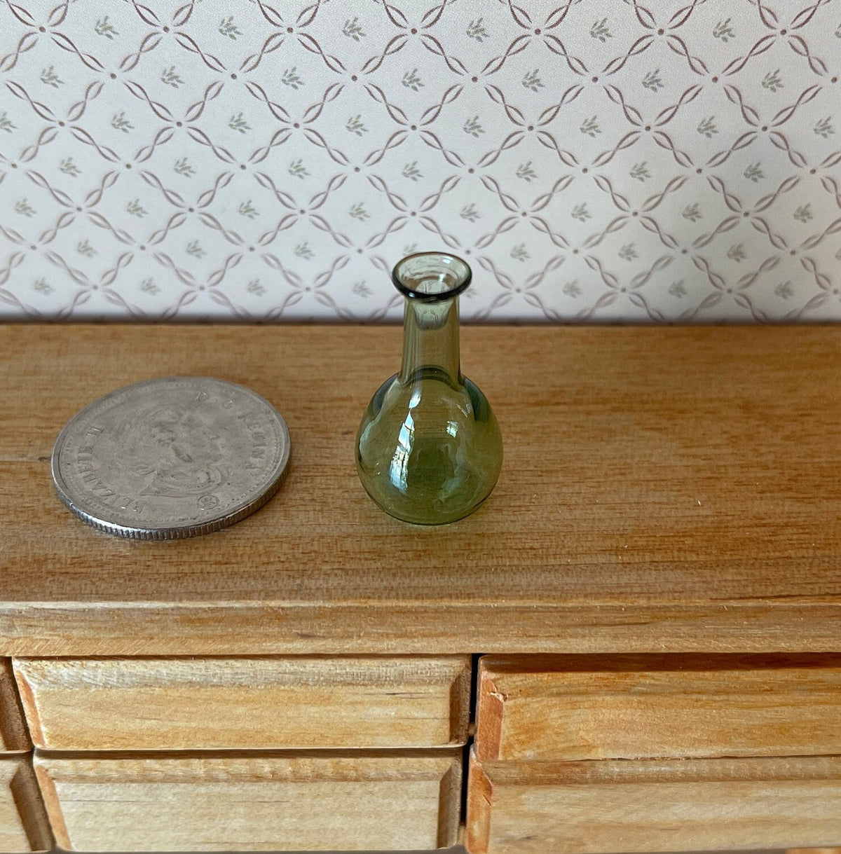Dollhouse Supplies Miniature Vase , Glass Wine Decanter , 1:12 Scale (real glass) - B064